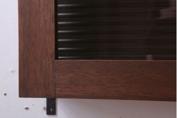 アンティーク家具　アンティーク　モールガラス入り!3つ扉の壁掛け横型キャビネット(収納棚)(1)