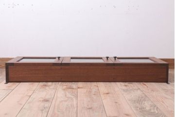 アンティーク家具　アンティーク　モールガラス入り!3つ扉の壁掛け横型キャビネット(収納棚)(1)