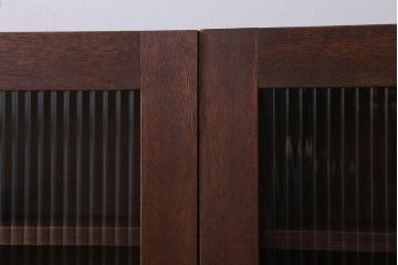 アンティーク家具　アンティーク　モールガラス入り!3つ扉の壁掛け横型キャビネット(収納棚)(2)