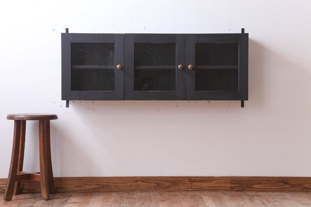 アンティーク家具　アンティークペイント　お洒落な横型壁掛け戸棚(2)