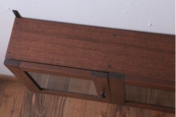 アンティーク家具　アンティーク　モールガラス入り!3つ扉の壁掛け横型キャビネット(収納棚)(3)