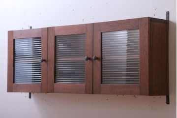 アンティーク家具　アンティーク　モールガラス入り!3つ扉の壁掛け横型キャビネット(収納棚)(3)