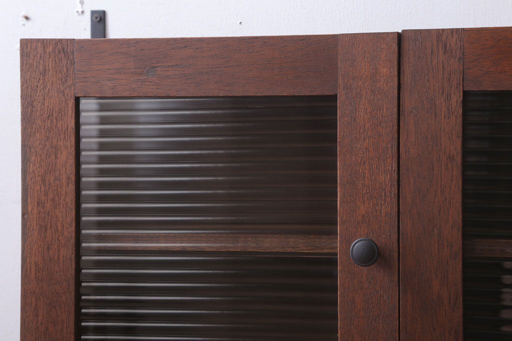 アンティーク家具　アンティーク　モールガラス入り!3つ扉の壁掛け横型キャビネット(収納棚)(3)