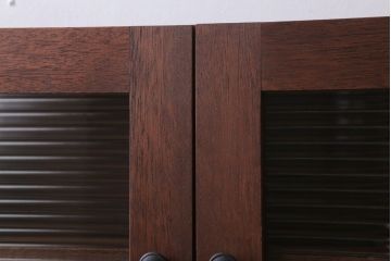 アンティーク家具　アンティーク　モールガラス入り!3つ扉の壁掛け横型キャビネット(収納棚)(3)