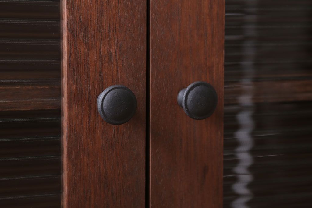 アンティーク家具　アンティーク　モールガラス入り!3つ扉の壁掛け横型キャビネット(収納棚)(3)