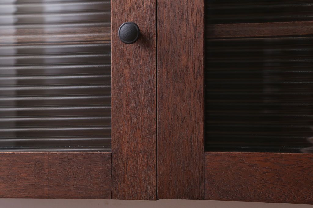 アンティーク家具　アンティーク　モールガラス入り!3つ扉の壁掛け横型キャビネット(収納棚)(3)