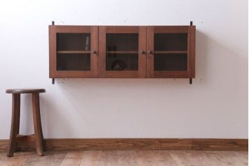 アンティーク家具　アンティーク　3つ扉の壁掛け横型キャビネット(収納棚)(3)