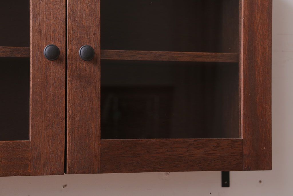 アンティーク家具　アンティーク　3つ扉の壁掛け横型キャビネット(収納棚)(3)