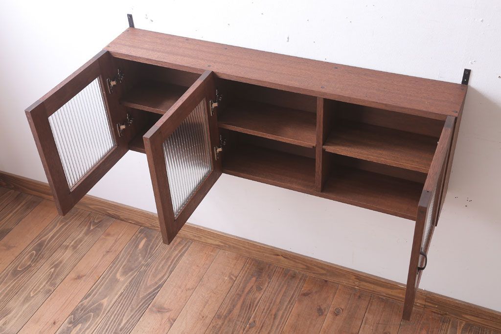 アンティーク家具　アンティーク　モールガラス入り!3つ扉の壁掛け横型キャビネット(収納棚)