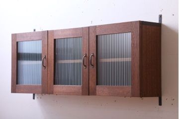 アンティーク家具　アンティーク　モールガラス入り!3つ扉の壁掛け横型キャビネット(収納棚)
