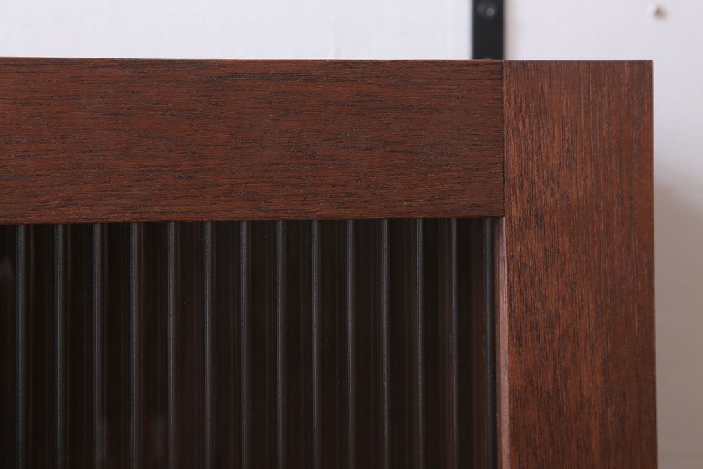 アンティーク家具　アンティーク　モールガラス入り!3つ扉の壁掛け横型キャビネット(収納棚)