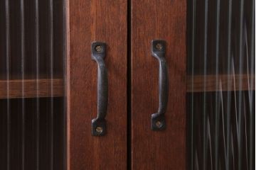 アンティーク家具　アンティーク　モールガラス入り!3つ扉の壁掛け横型キャビネット(収納棚)