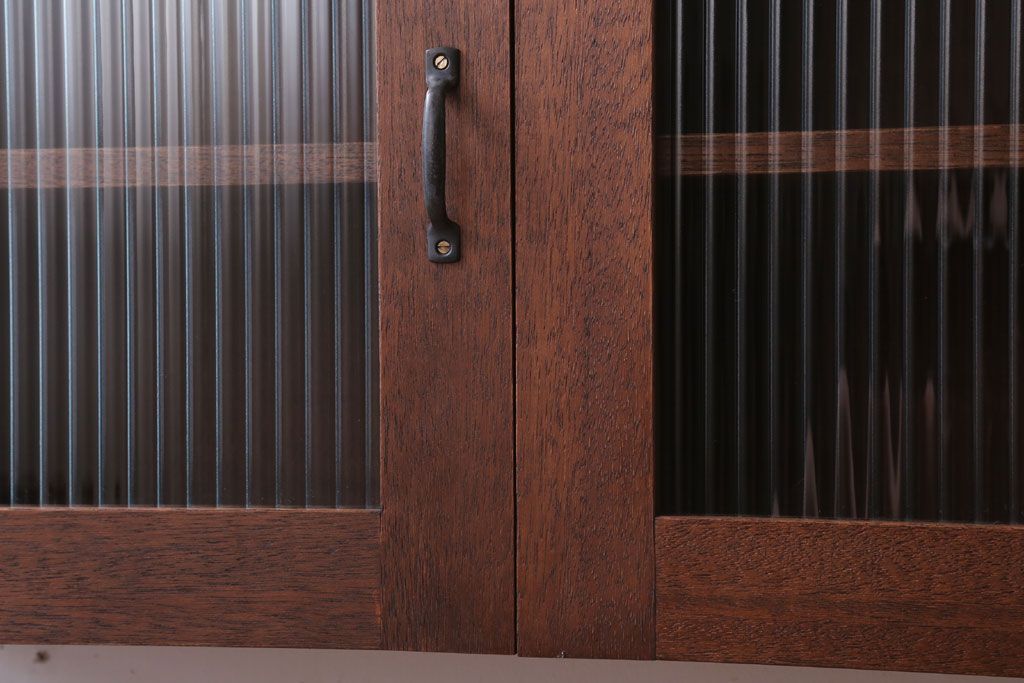 アンティーク家具　アンティーク　モールガラス入り!3つ扉の壁掛け横型キャビネット(収納棚)