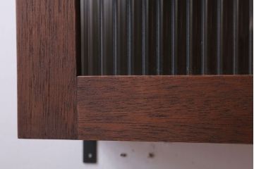 アンティーク家具　アンティーク　モールガラス入り!3つ扉の壁掛け横型キャビネット(収納棚)