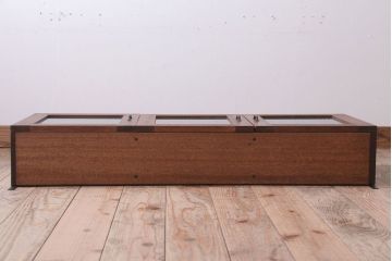 アンティーク家具　アンティーク　モールガラス入り!3つ扉の壁掛け横型キャビネット(収納棚)