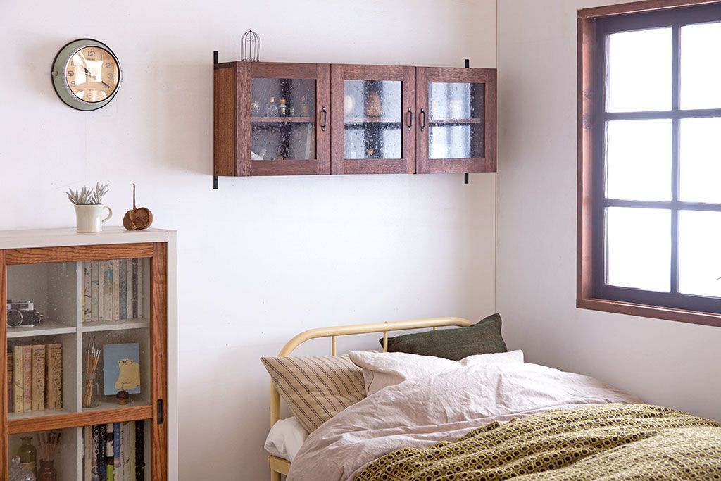 アンティーク家具　アンティーク　気泡ガラス入り!3つ扉の壁掛け横型キャビネット(収納棚)(3)