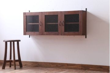 アンティーク家具　アンティーク　気泡ガラス入り!3つ扉の壁掛け横型キャビネット(収納棚)(3)
