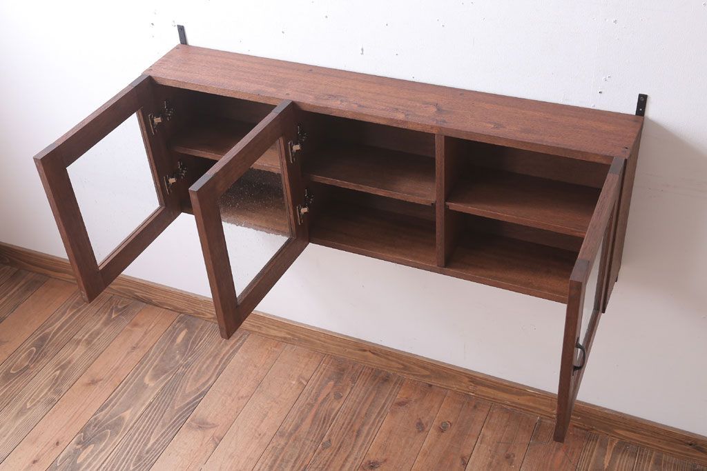 アンティーク家具　アンティーク　気泡ガラス入り!3つ扉の壁掛け横型キャビネット(収納棚)(3)
