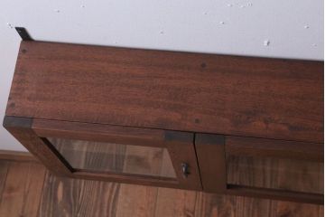 アンティーク家具　アンティーク　気泡ガラス入り!3つ扉の壁掛け横型キャビネット(収納棚)(3)