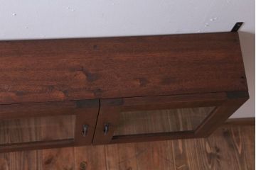 アンティーク家具　アンティーク　気泡ガラス入り!3つ扉の壁掛け横型キャビネット(収納棚)(3)