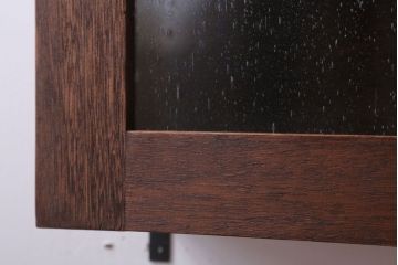 アンティーク家具　アンティーク　気泡ガラス入り!3つ扉の壁掛け横型キャビネット(収納棚)(3)