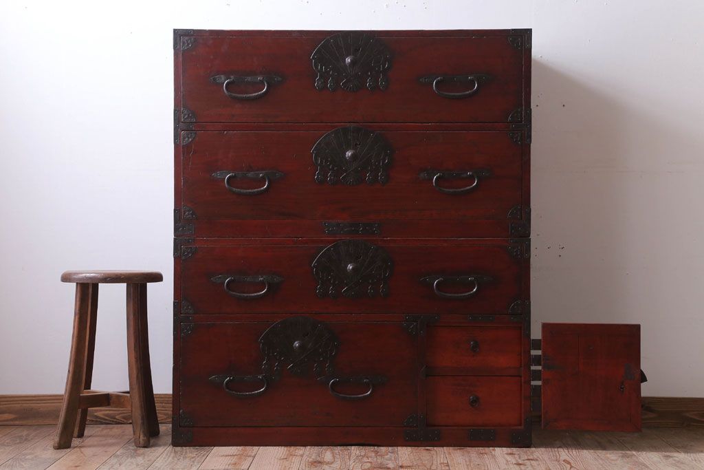 アンティーク家具　古民具・骨董　明治〜大正　扇金具が美しい二段重ね衣装箪笥