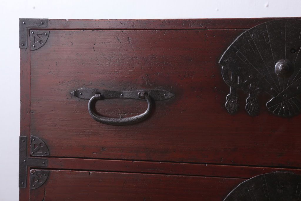 アンティーク家具　古民具・骨董　明治〜大正　扇金具が美しい二段重ね衣装箪笥