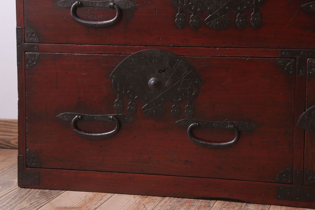 アンティーク家具　古民具・骨董　明治〜大正　扇金具が美しい二段重ね衣装箪笥