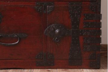アンティーク家具　古民具・骨董　明治〜大正　扇金具が美しい二段重ね衣装箪笥