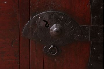 アンティーク家具　古民具・骨董　明治〜大正　扇金具が美しい二段重ね衣装箪笥