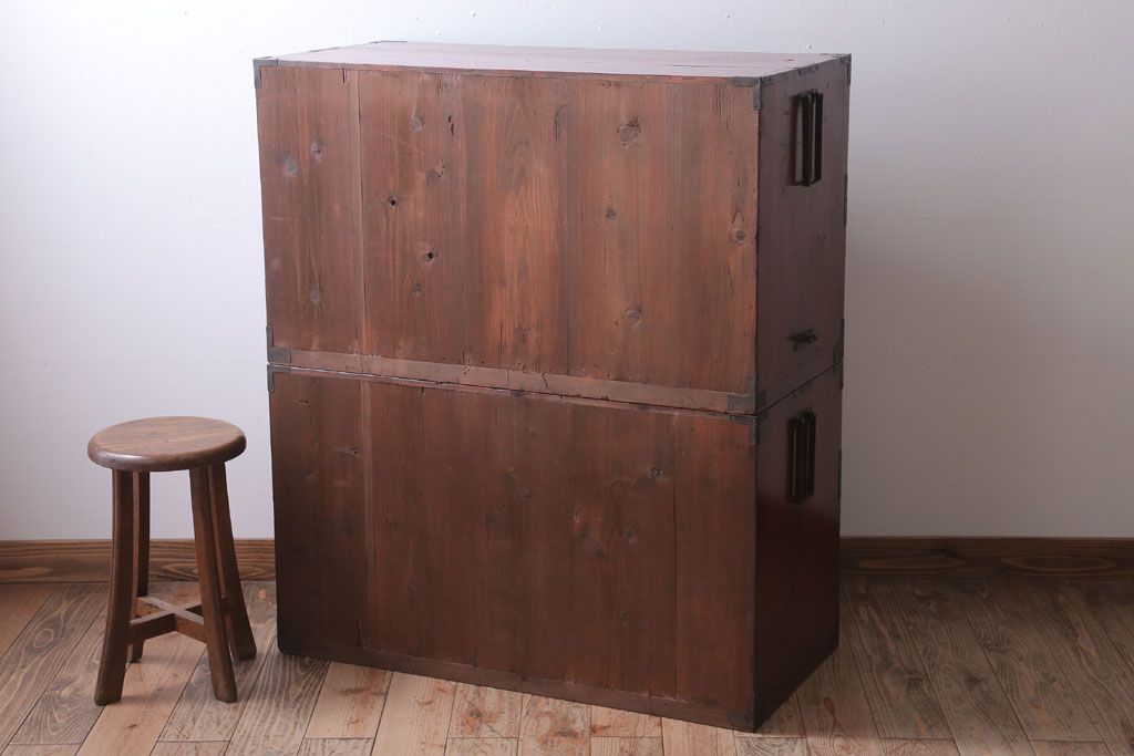 アンティーク家具　古民具・骨董　明治〜大正　扇金具が美しい二段重ね衣装箪笥