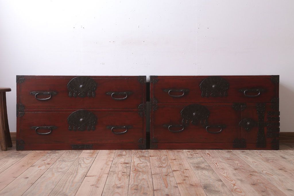 アンティーク家具　古民具・骨董　明治〜大正　扇金具が美しい二段重ね衣装箪笥