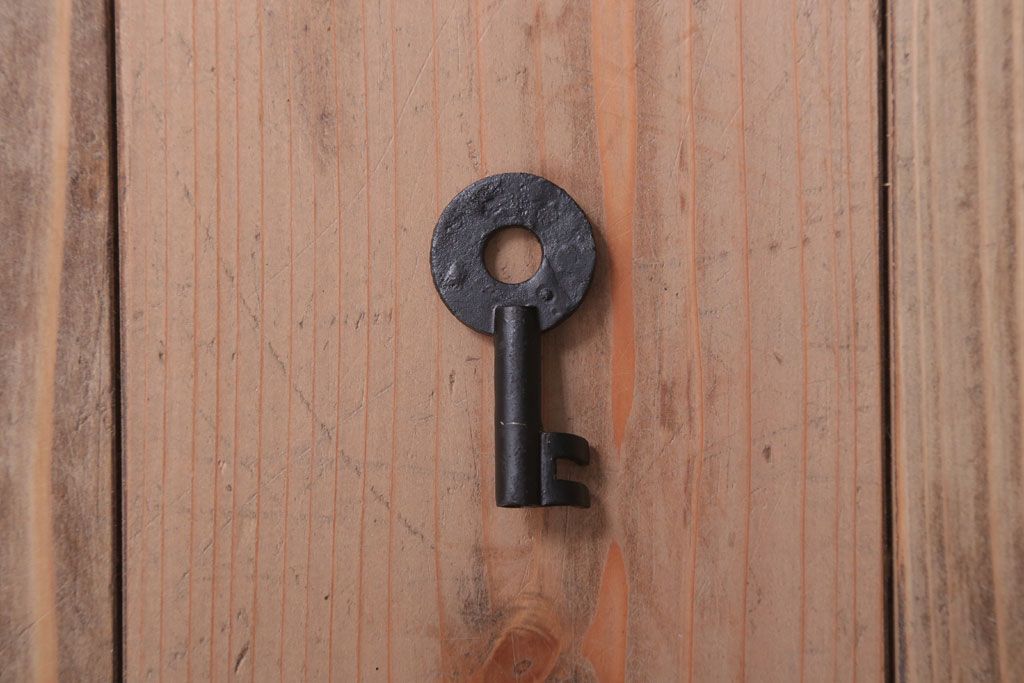 アンティーク家具　古民具・骨董　明治〜大正　扇金具が美しい二段重ね衣装箪笥