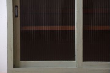 アンティーク家具　アンティークペイント　モールガラス入り!脚付き縦型収納棚(食器棚)