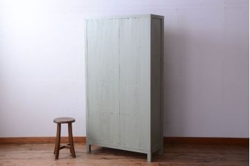 アンティーク家具　アンティークペイント　モールガラス入り!脚付き縦型収納棚(食器棚)