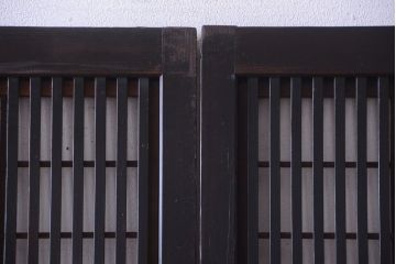 古民具・骨董　裏障子付き!モールガラス帯のアンティーク格子戸2枚セット