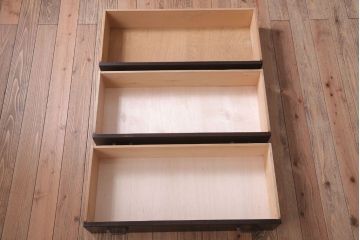 アンティーク家具　アンティーク　シンプルでシックなチェスト(2)