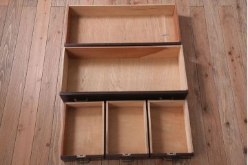 アンティーク家具　アンティーク　シンプルでシックなチェスト(2)