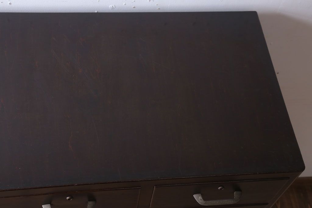 アンティーク家具　アンティーク　シンプルでシックなチェスト(2)