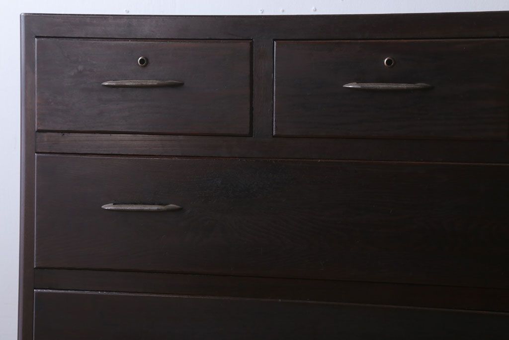 アンティーク家具　アンティーク　シンプルでシックなチェスト(2)