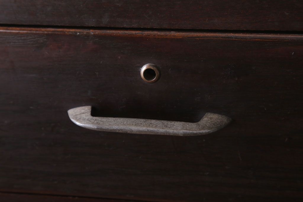 アンティーク家具　アンティーク　シンプルでシックなチェスト(2)