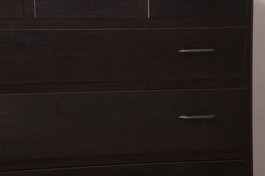 アンティーク家具　アンティーク　シンプルでシックなチェスト(2)