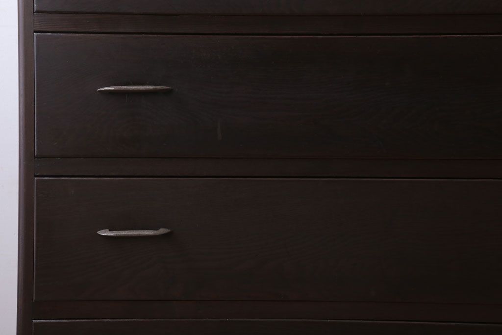 アンティーク家具　アンティーク　シンプルでシックなチェスト(2)