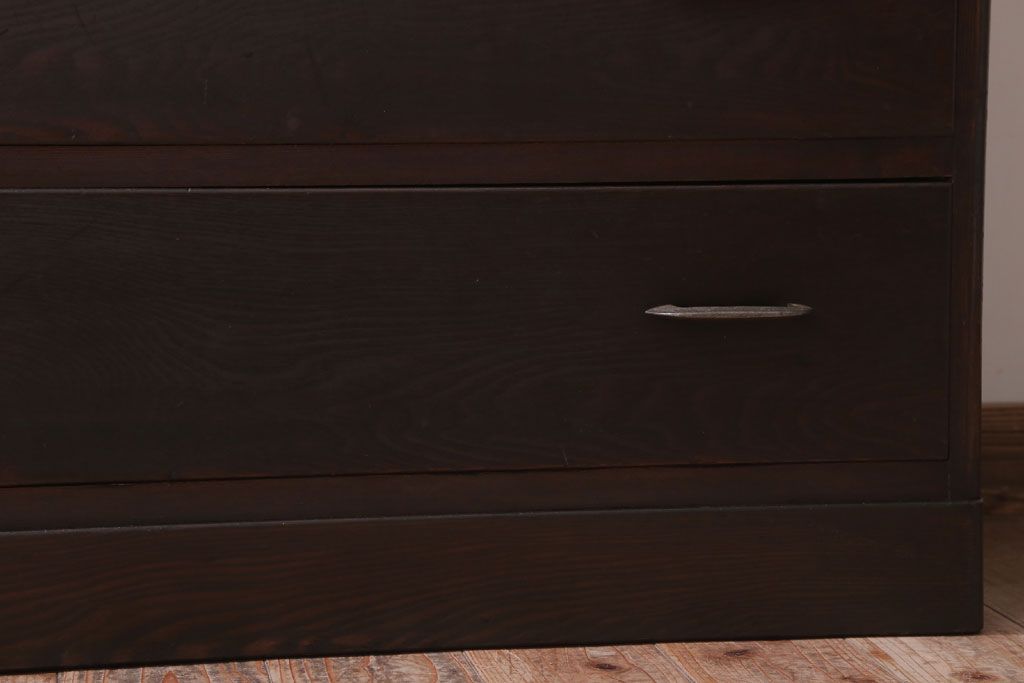 アンティーク家具　アンティーク　シンプルでシックなチェスト(2)