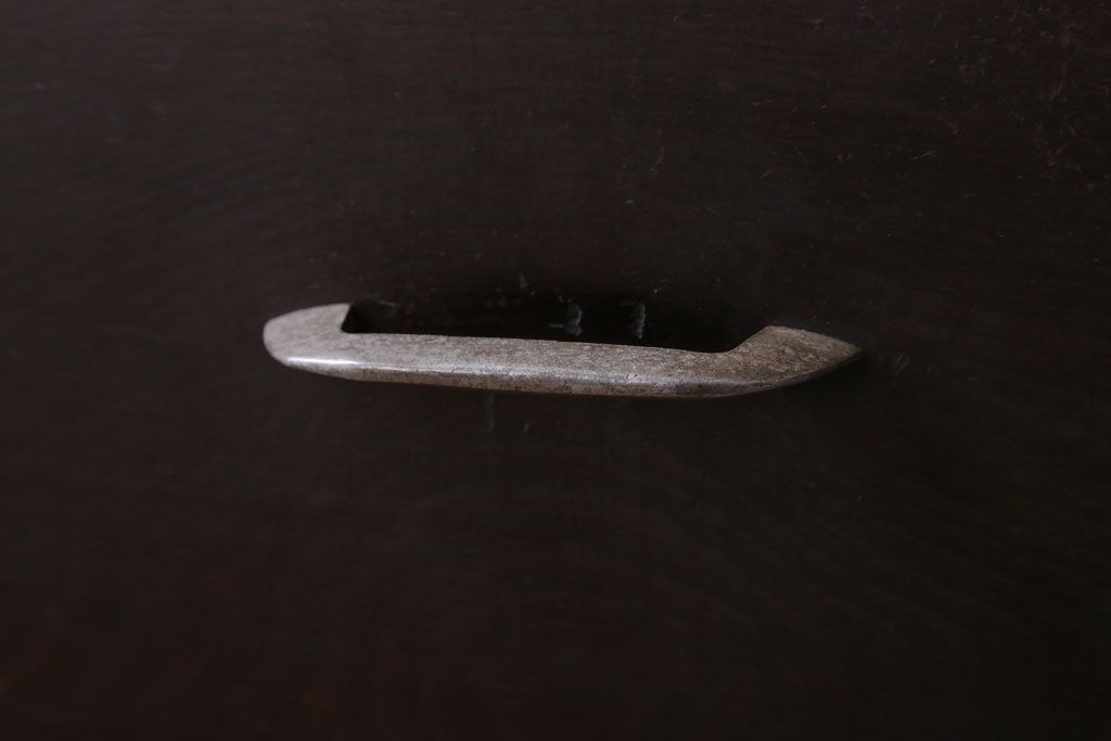 アンティーク家具　アンティーク　シンプルでシックなチェスト(2)