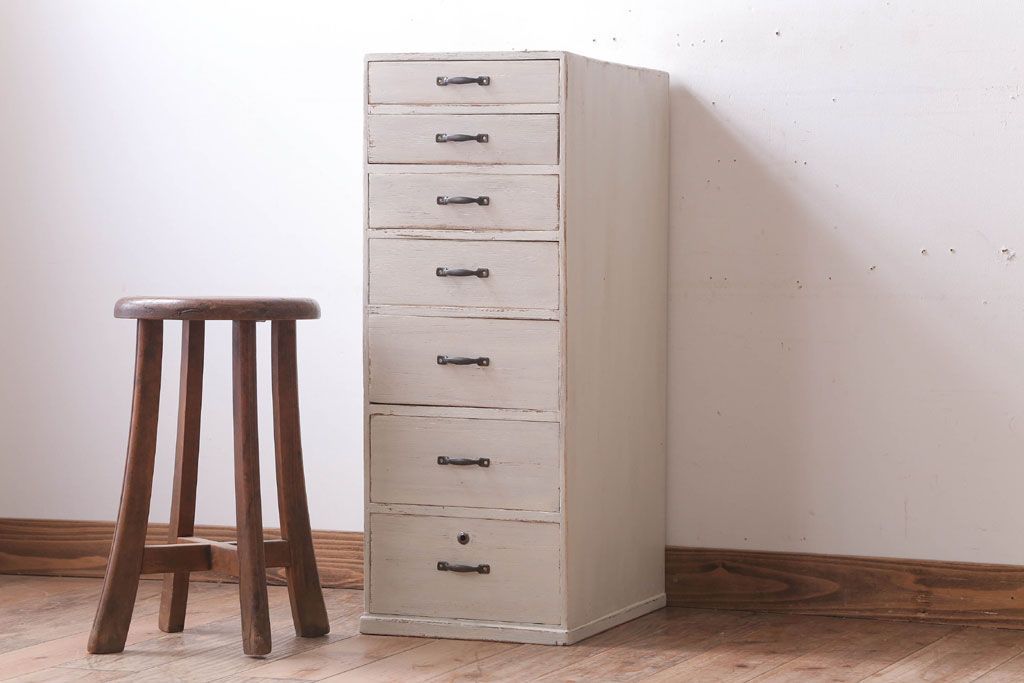 アンティーク家具　アンティークペイント　シンプルな7杯小引き出し