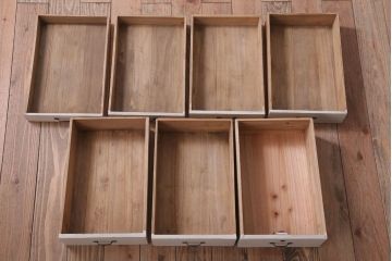 アンティーク家具　アンティークペイント　シンプルな7杯小引き出し