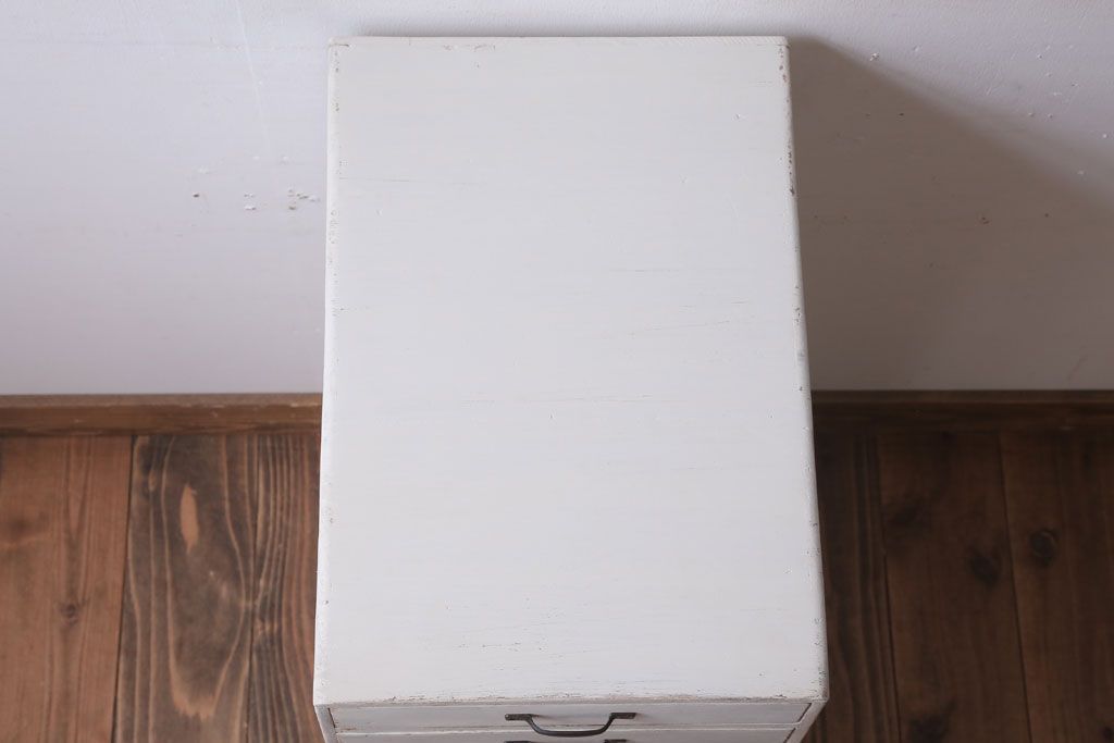 アンティーク家具　アンティークペイント　シンプルな7杯小引き出し