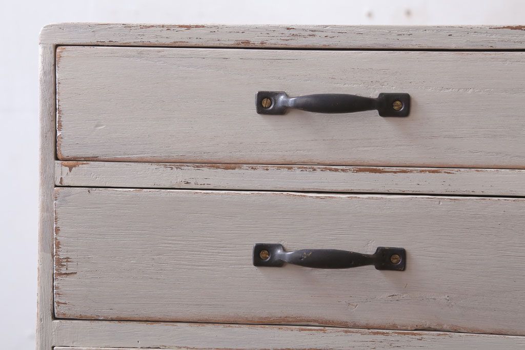 アンティーク家具　アンティークペイント　シンプルな7杯小引き出し