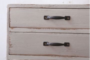 アンティーク家具　アンティークペイント　シンプルな7杯小引き出し